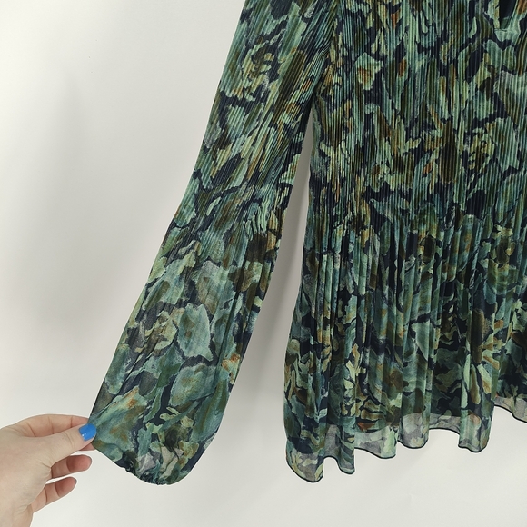 Wilfred Barrio Pleated Chiffon Blouse - Picture 4 of 6